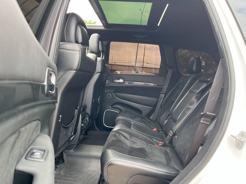 Jeep Grand Cherokee Vehicle Image 12