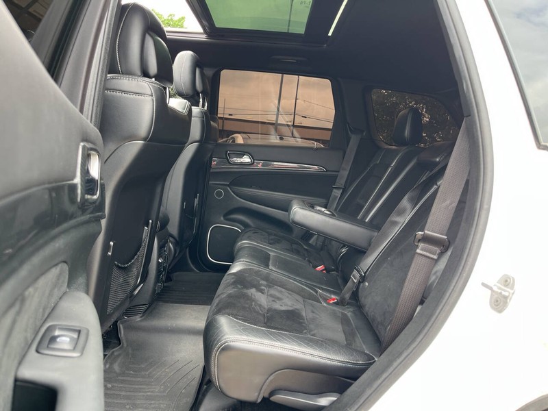 Jeep Grand Cherokee Vehicle Image 13