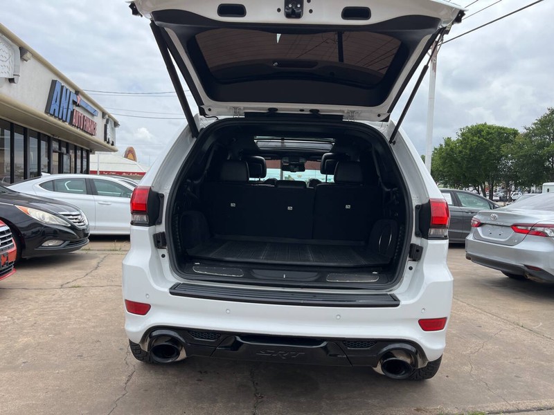 Jeep Grand Cherokee Vehicle Image 14