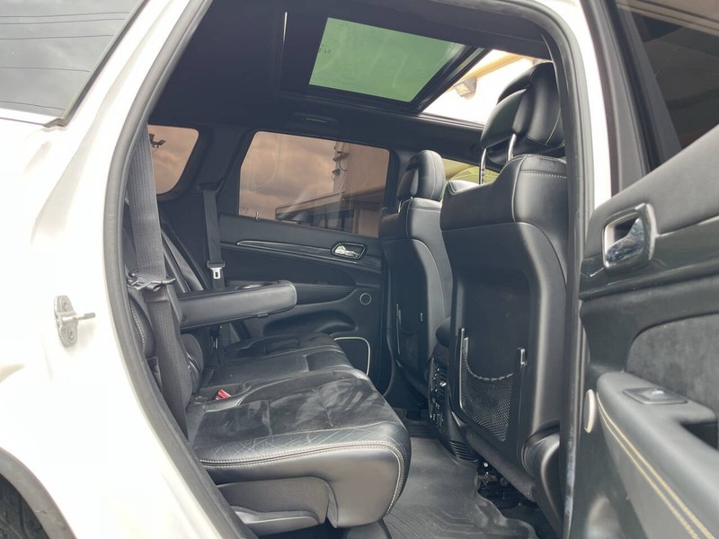 Jeep Grand Cherokee Vehicle Image 16