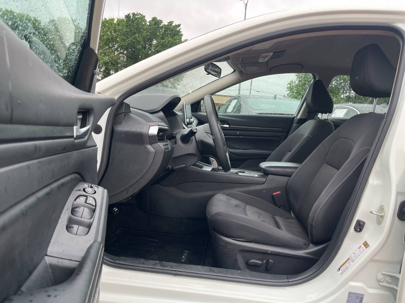 Nissan Altima Vehicle Image 07