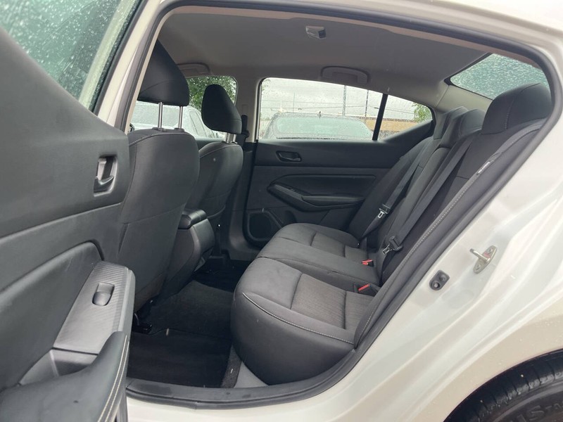 Nissan Altima Vehicle Image 08