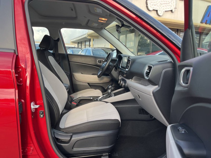 Hyundai Venue Vehicle Image 11