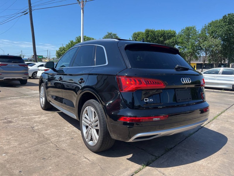 Audi Q5 Vehicle Image 03