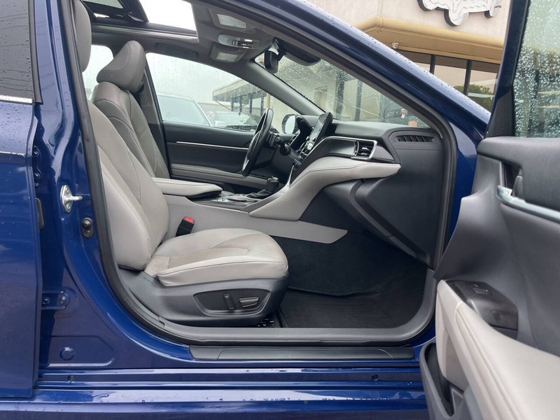 Toyota Camry Vehicle Image 10