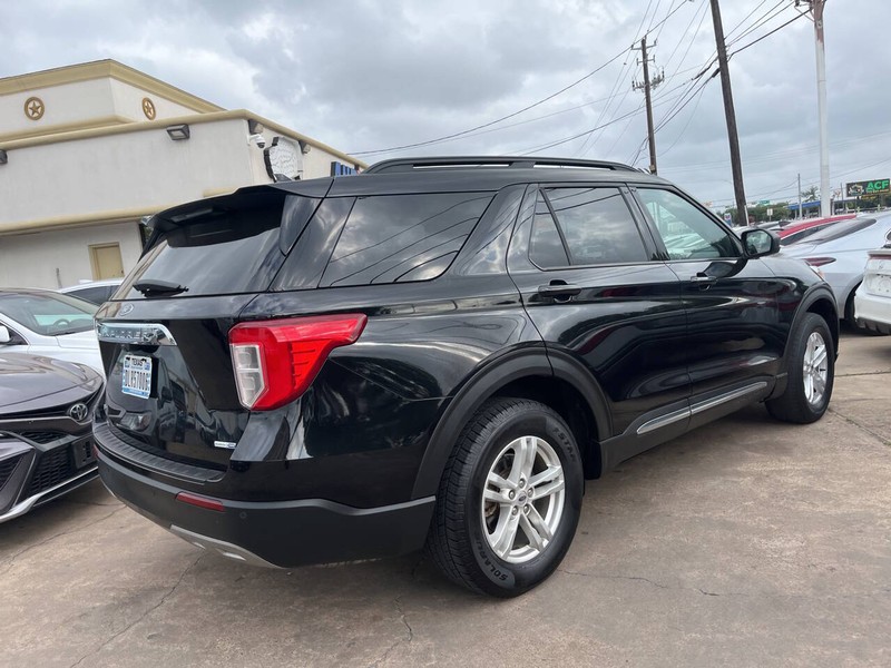 Ford Explorer Vehicle Image 04