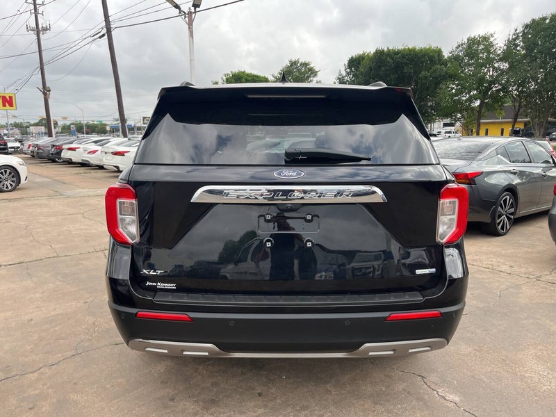 Ford Explorer Vehicle Image 05