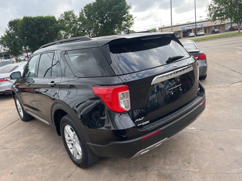 Ford Explorer Vehicle Image 06