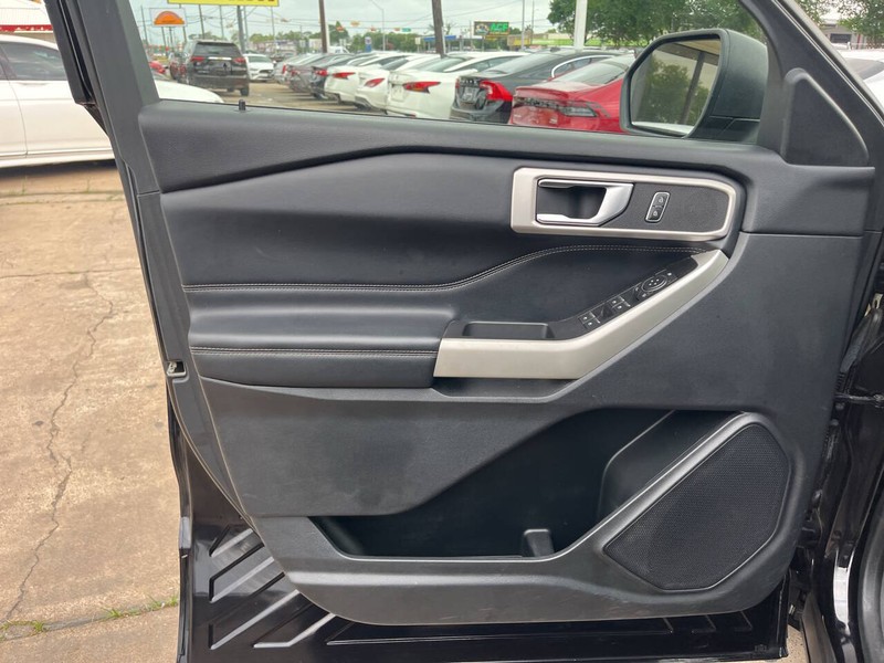 Ford Explorer Vehicle Image 07