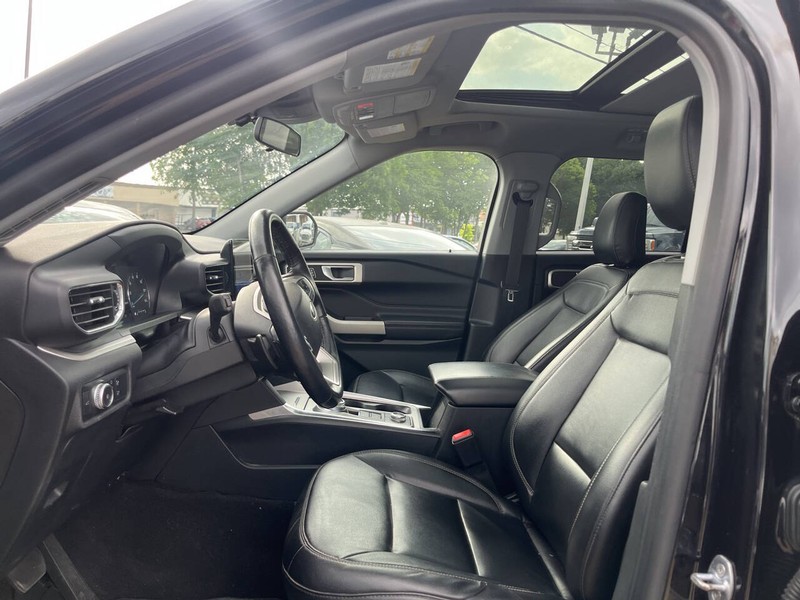 Ford Explorer Vehicle Image 08