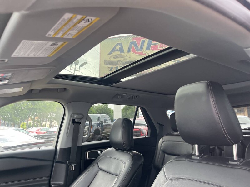 Ford Explorer Vehicle Image 12