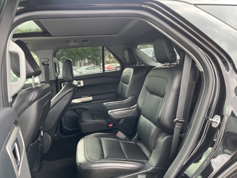 Ford Explorer Vehicle Image 15