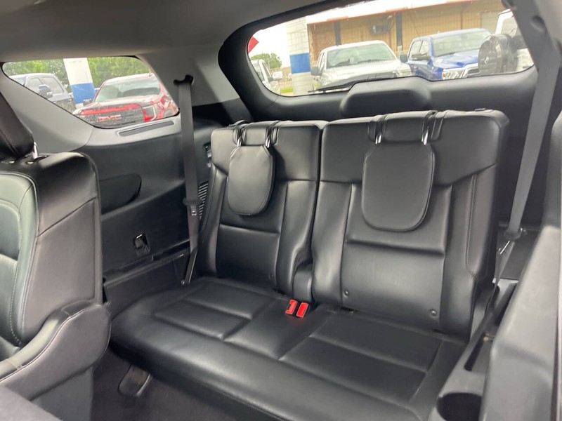 Ford Explorer Vehicle Image 17