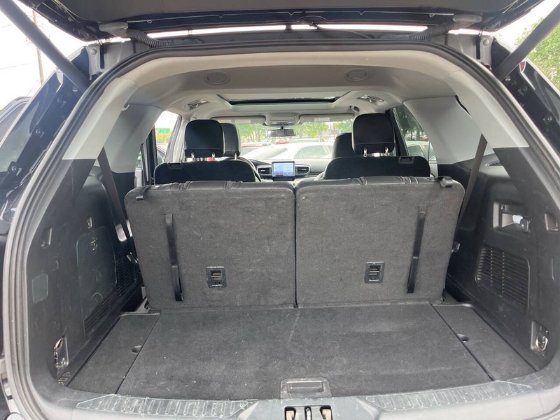 Ford Explorer Vehicle Image 18