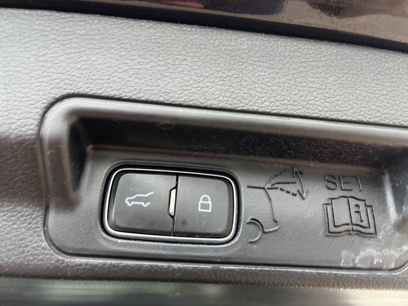 Ford Explorer Vehicle Image 19