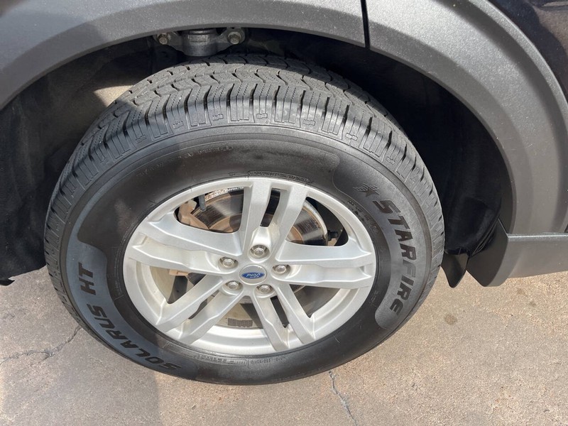 Ford Explorer Vehicle Image 22