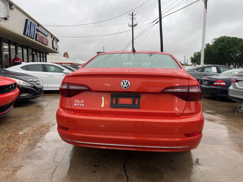 Volkswagen Jetta Vehicle Image 04