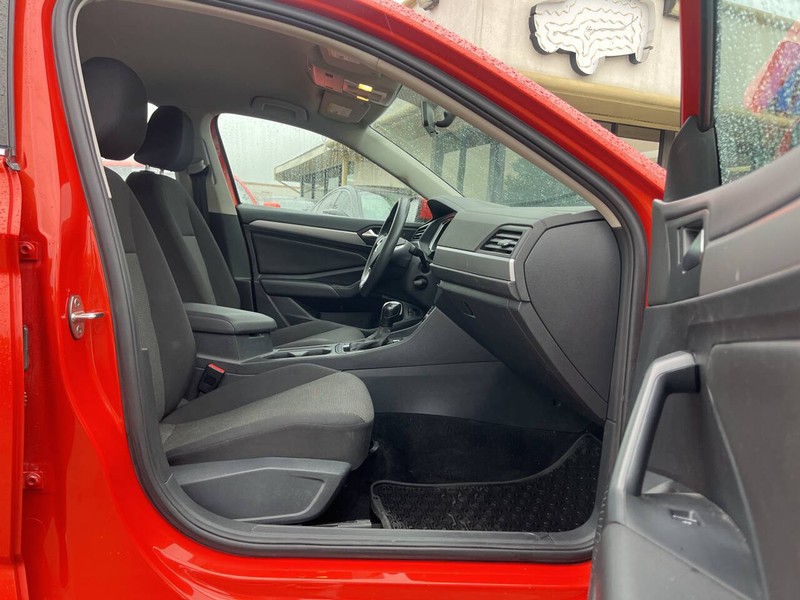 Volkswagen Jetta Vehicle Image 10
