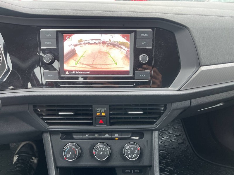 Volkswagen Jetta Vehicle Image 11