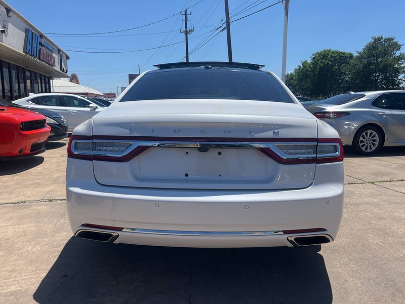 Lincoln Continental Vehicle Image 04