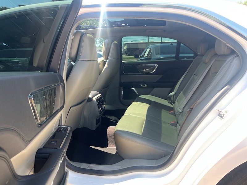 Lincoln Continental Vehicle Image 08