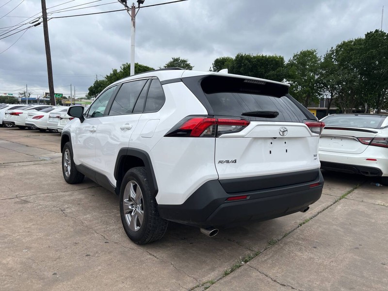 Toyota RAV4 Vehicle Image 03
