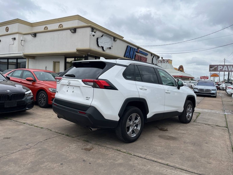 Toyota RAV4 Vehicle Image 05