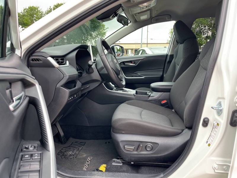 Toyota RAV4 Vehicle Image 07
