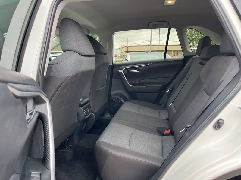 Toyota RAV4 Vehicle Image 08