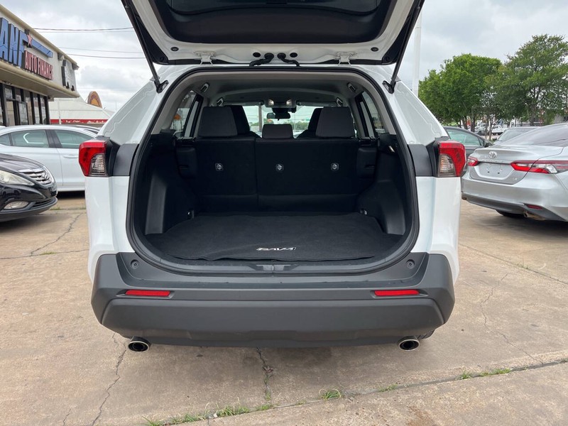 Toyota RAV4 Vehicle Image 09