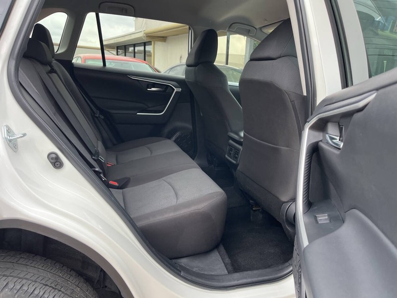 Toyota RAV4 Vehicle Image 10