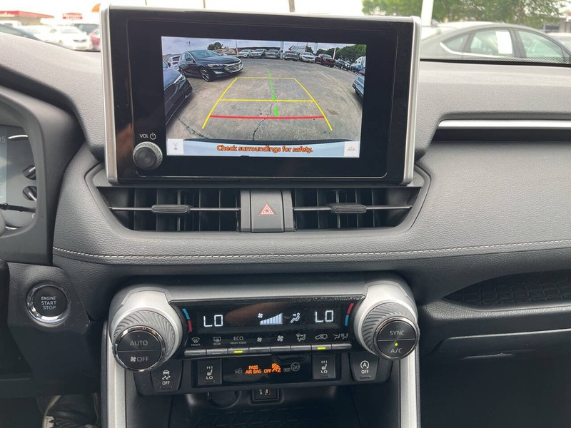 Toyota RAV4 Vehicle Image 12