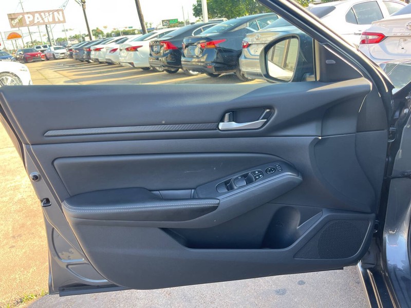Nissan Altima Vehicle Image 07