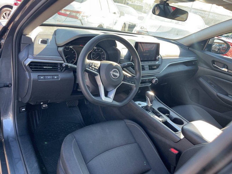 Nissan Altima Vehicle Image 08