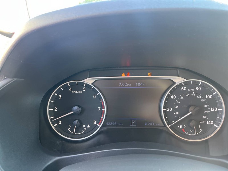 Nissan Altima Vehicle Image 10