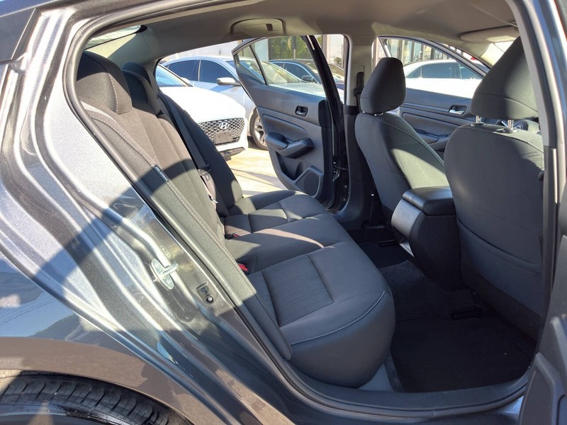Nissan Altima Vehicle Image 19