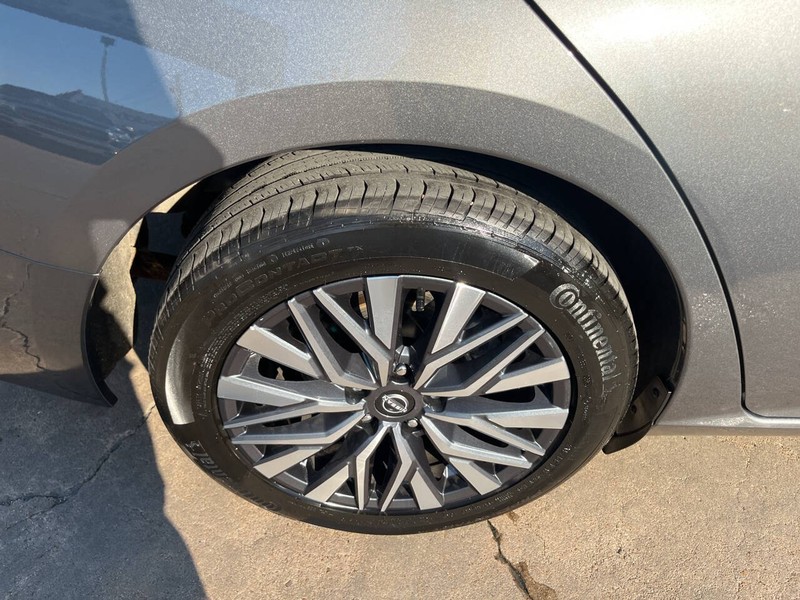 Nissan Altima Vehicle Image 21
