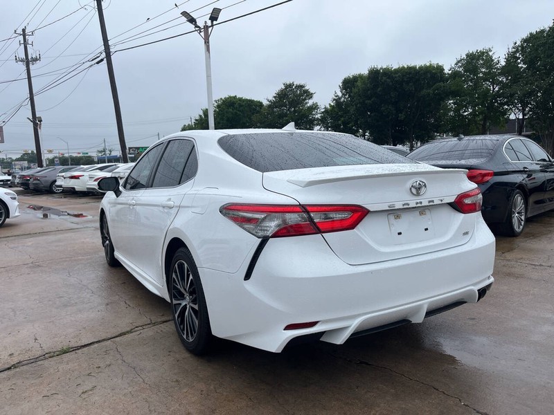 Toyota Camry Vehicle Image 03