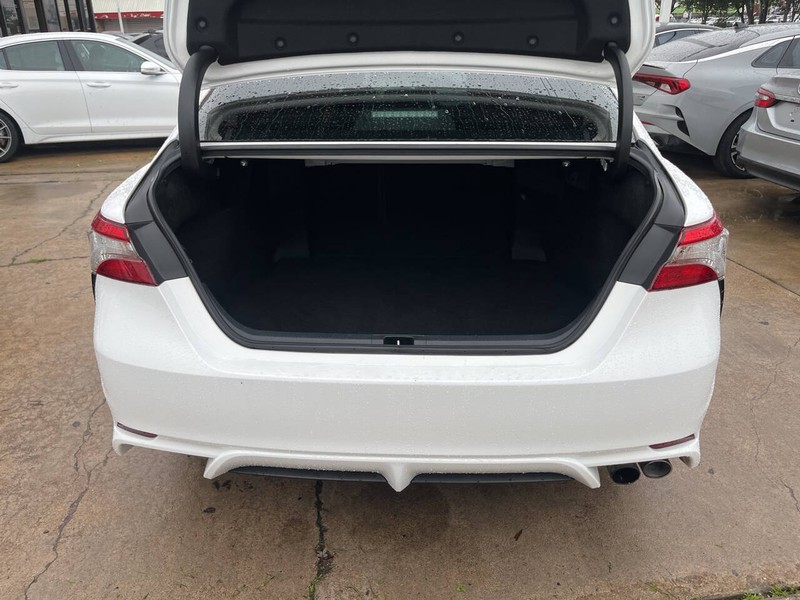 Toyota Camry Vehicle Image 09