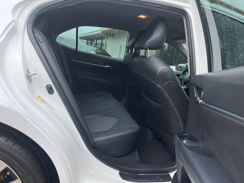 Toyota Camry Vehicle Image 10