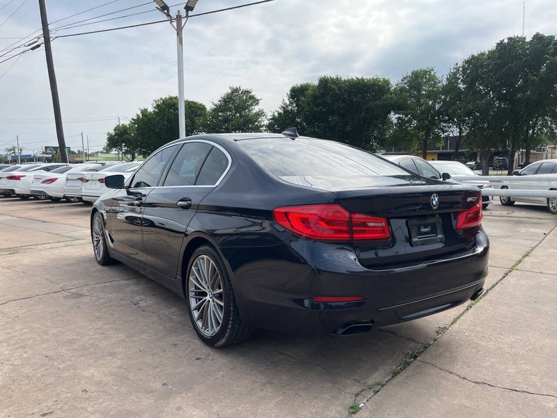BMW 5 Series Vehicle Image 03