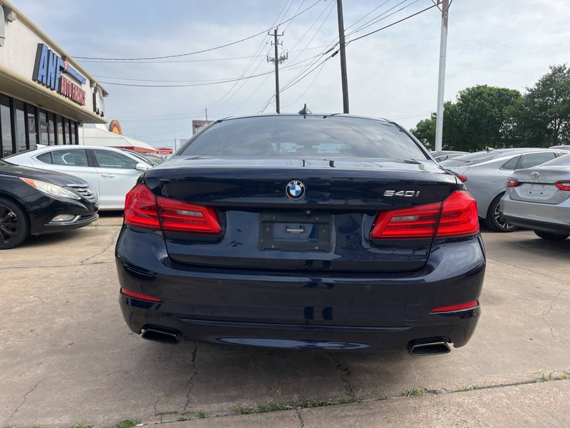 BMW 5 Series Vehicle Image 04