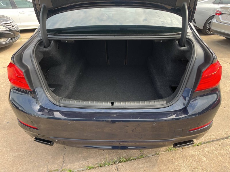 BMW 5 Series Vehicle Image 09