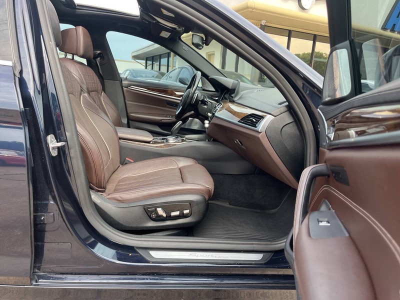 BMW 5 Series Vehicle Image 11