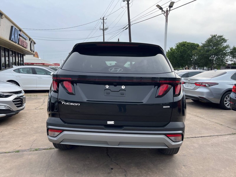 Hyundai Tucson Vehicle Image 04