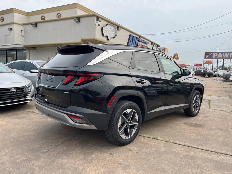 Hyundai Tucson Vehicle Image 05