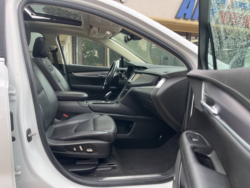 Cadillac XT5 Vehicle Image 10