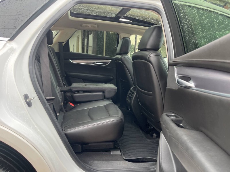 Cadillac XT5 Vehicle Image 11