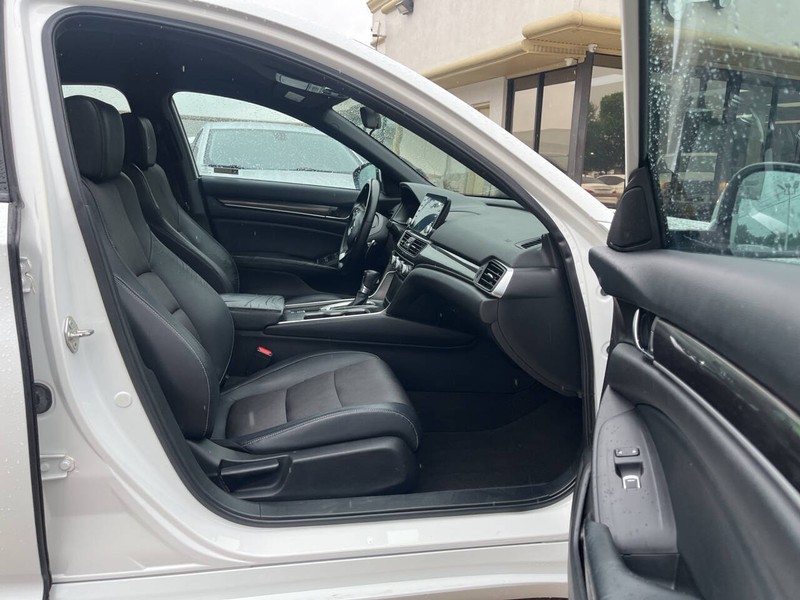 Honda Accord Sedan Vehicle Image 11
