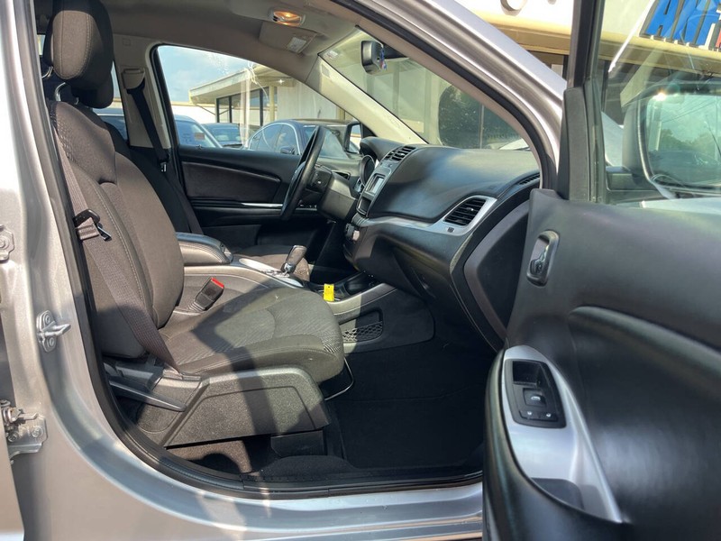 Dodge Journey Vehicle Image 12